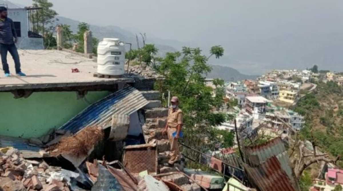 Big news: नई टिहरी शहर में इस जगह चल रही भवनों पर जेसीबी, वजह जानिए,,