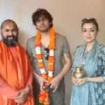 बॉलीवुड गायक सोनू निगम पत्नी संग पहुंचे तीर्थनगरी, गंगा आरती कर कहीं ये बात…