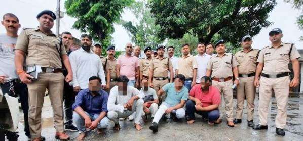 मां-बेटी का गैंगरेप करने वाले 5 अभियुक्त गिरफ्तार, अनजान सोनू से लिफ्ट लेना पड़ा भारी