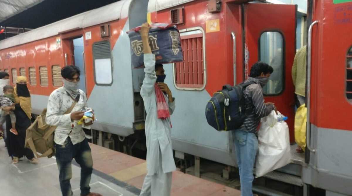 अधिक समान ले जाना रेल यात्रियों को पड़ सकता है महंगा, चेतावनी जारी…