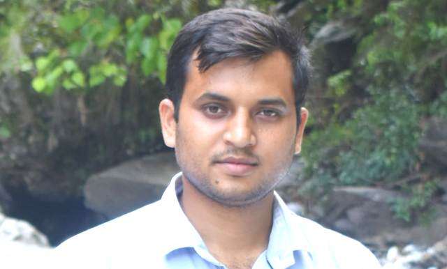 पिथौरागढ़ के दीपक सिंह बिष्ट की पहल, टेक्नोलॉजी से लोगो को कर रहे शिक्षित