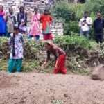 नशाबंदी की तरफ बढ़ता गिरगांव, फैसले से खुश होकर जिला पंचायत सदस्य ने लिया गोद