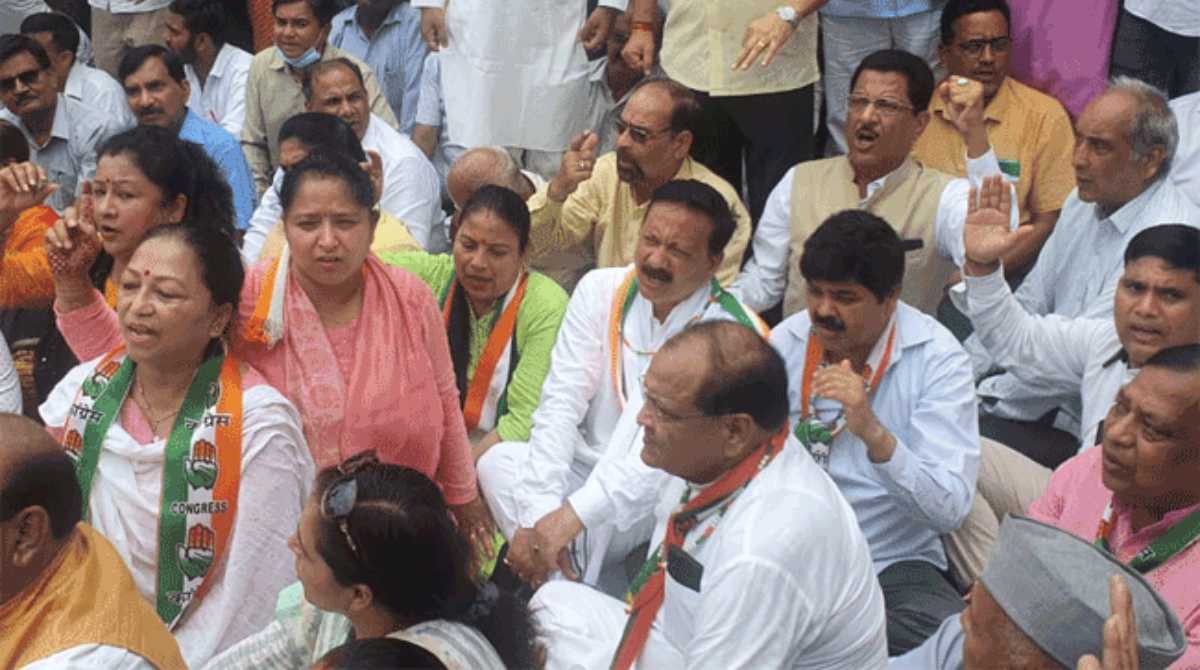 उत्तराखंडः सोनिया गांधी से पूछताछ के विरोध में कांग्रेस नेताओं का प्रर्दशन, दी गिरफ्तारी…