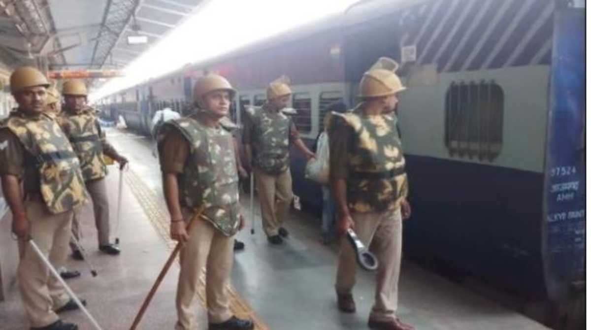 हरिद्वारः कांवड़ स्पेशल ट्रेन में बम की उड़ी अफवाह, पुलिस ने किया एक को गिरफ्तार…