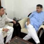 सीएम धामी ने दिल्ली में की केंद्रीय मंत्री गड़करी से मुलाकात, हुई ये बात…