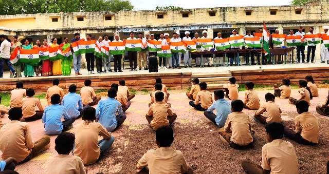हेमनगर पुनिया ग्राम पंचायत द्वारा स्कूली बच्चों और ग्राम वासियों के साथ स्वतंत्रता दिवस जन जागरूकता अभियान