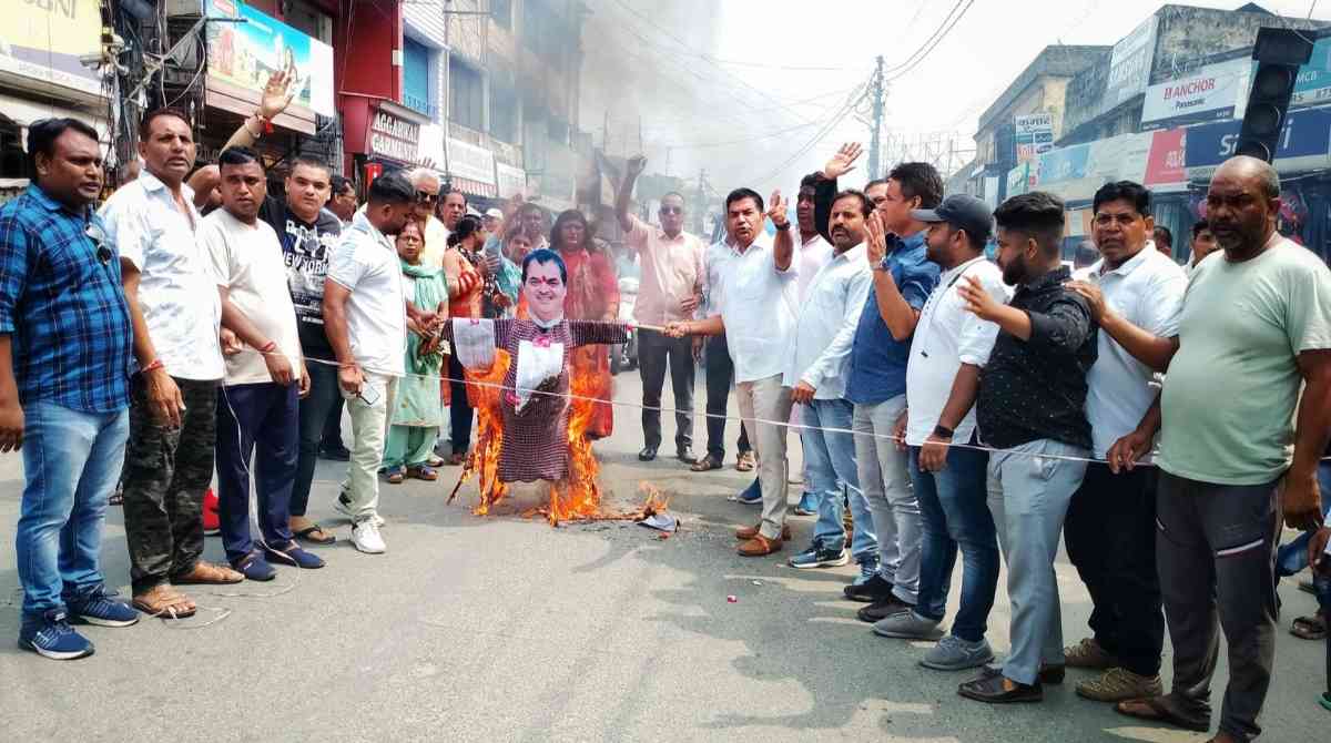 Breaking: जयेंन्द्र की अगुवाई मे पूर्व विधानसभा अध्यक्ष पर गरजे कांग्रेसी, बर्खास्त करने की मांग…