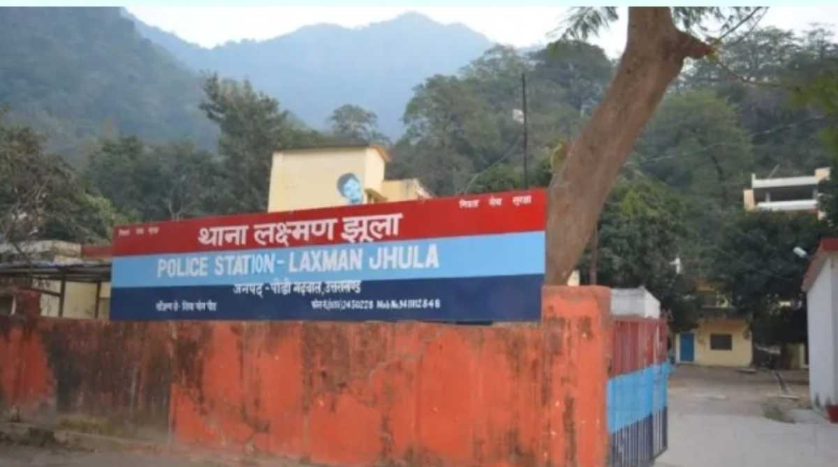 लापरवाही: पुलिस हिरासत के आरोपी ने गंगा में लगाई छलांग, पुलिस पर उठे सवाल,,
