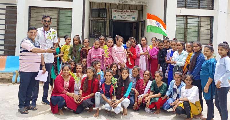 रक्षाबंधन के पावन पर्व पर पौधारोपण और हर घर तिरंगा अभियान कार्यक्रम का आयोजन