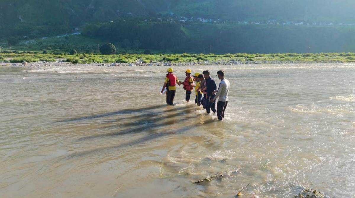 उत्तराखंडः गोला-कोसी नदी में बहे चार युवक, दो के शव बरामद, रेस्क्यू जारी…