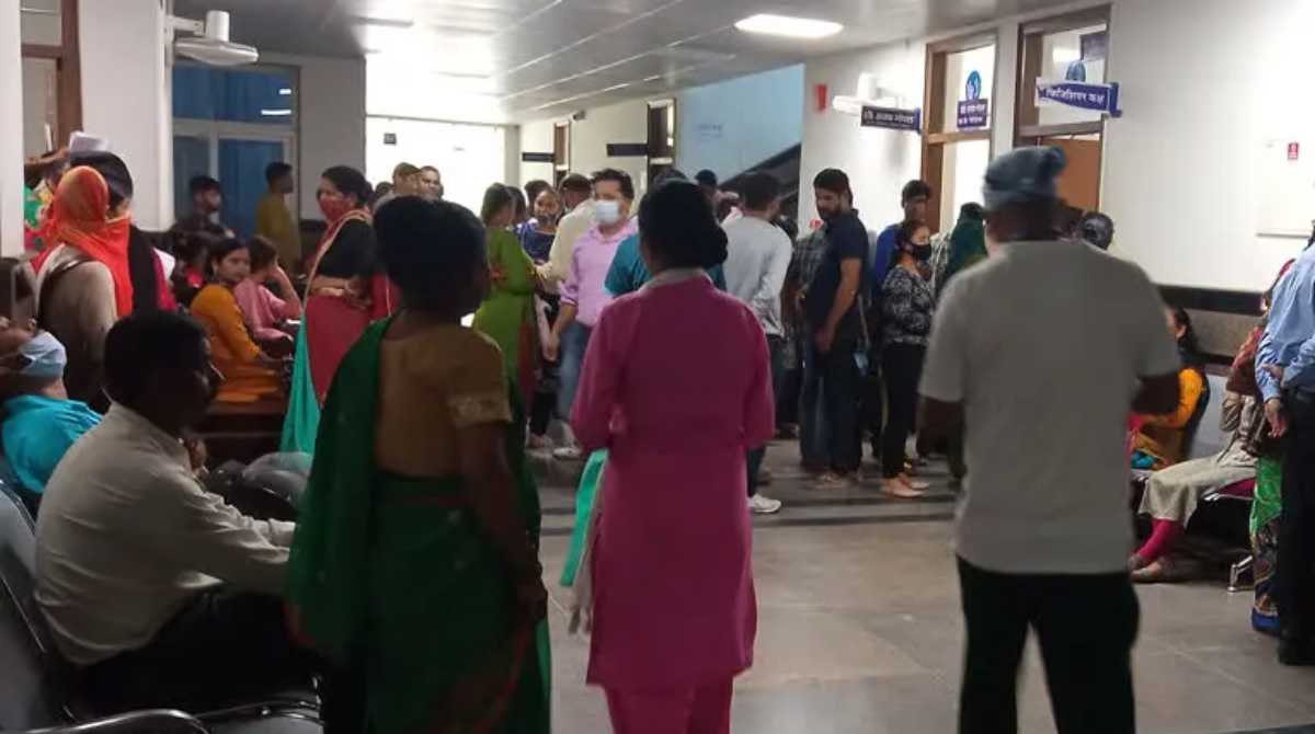 पौड़ी के इस गांव में अज्ञात बीमारी की चपेट में ग्रामीण और स्कूली बच्चे, स्वास्थ्य मंत्री ने दिए ये निर्देश…