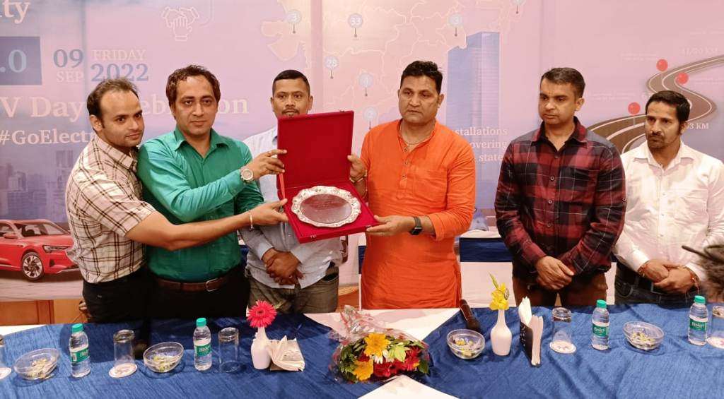 भीमताल विधायक राम सिंह कैरा ने विश्व इलेक्ट्रिक वाहन दिवस पर ग्रीन ड्राइव 3.0 (नोएडा-भीमताल) का किया स्वागत