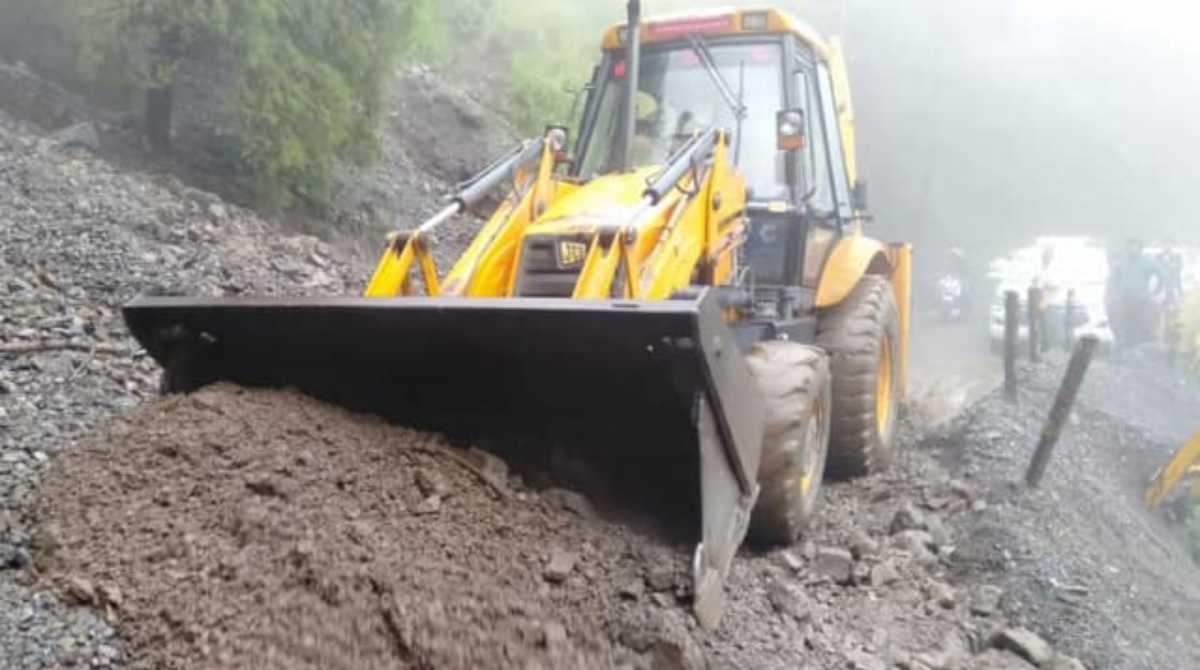 उत्तराखंड में भारी बारिश के कारण सड़के बाधित, अगले तीन दिन जानें कैसा रहेगा मौसम…