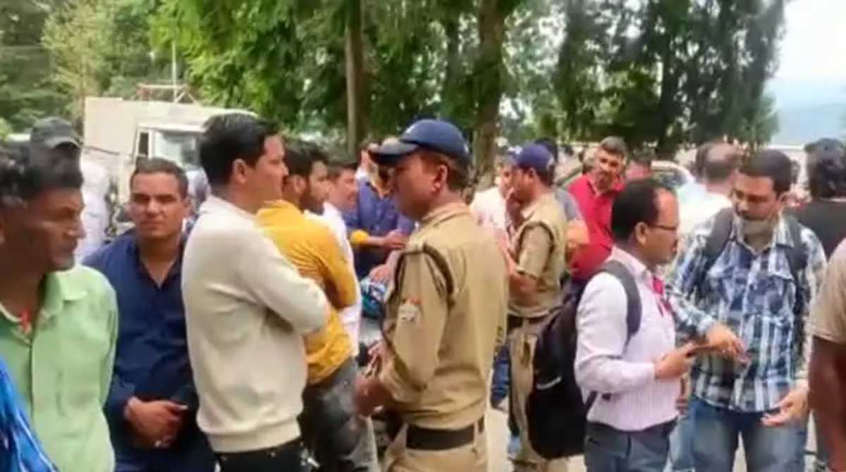 उत्तराखंडः तेज रफ्तार डंपर की चपेट में आया नौ साल का मासूम, पिता के सामने तोड़ा दम…