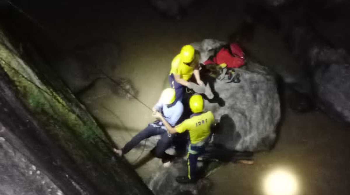 उत्तराखंडः नदी में समाई कार, ऐसे किया गया चालक का रेस्क्यू…