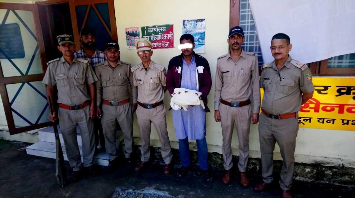 बड़कोट वन रेंज की टीम ने खैर तस्कर को धर दबोचा, सांभर के सींग भी बरामद…