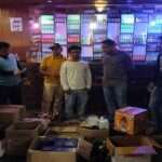 छापेमारी पुलिस को यहां मिली शराब, गिर सकती है कई लोगों पर गाज…