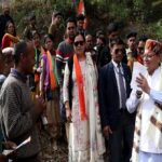 हिमाचल चुनाव में सीएम धामी निभा रहें अहम भूमिका, घर-घर जाकर मांगे वोट…