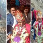 सड़क मार्ग बंद होने से ग्रामीण परेशान, मार्ग खुलवाने के लिए बारातियों संग धरने पर बैठा दुल्हा