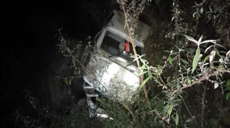 उत्तराखंड- यहां खाई में वाहन गिरने से दर्दनाक हादसा, चालक