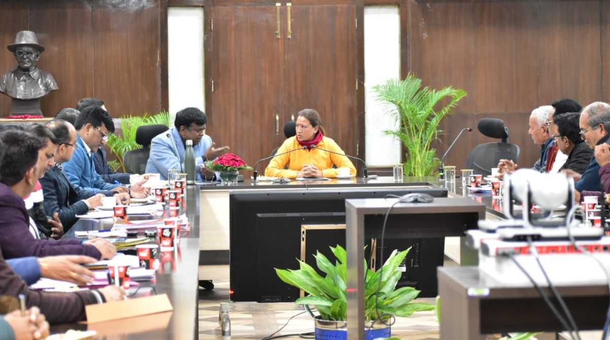 खाद्य मंत्री रेखा आर्या का बड़ा एक्शन, इस जिलापूर्ति अधिकारी