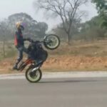 अब बाइक स्टंट करना पड़ेगा महंगा, भरना पड़ेगा लाखों का जुर्माना…