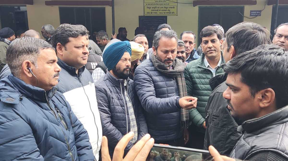 डोईवाला क्षेत्र में हो रही अघोषित बिजली कटौती पर कांग्रेस