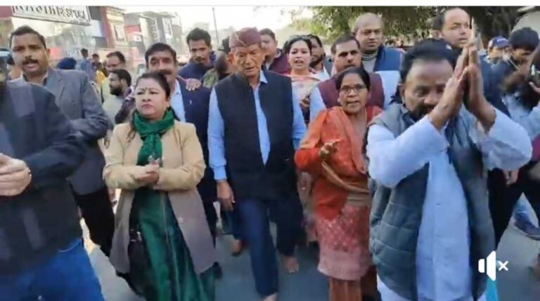 पूर्व मुख्यमंत्री हरीश रावत ने बेरोजगारों के समर्थन में निकाली