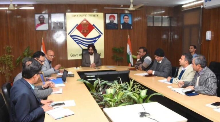 जोशीमठ भू-धंसाव के सम्बंध में सीएस ने दिए अधिकारियों को
