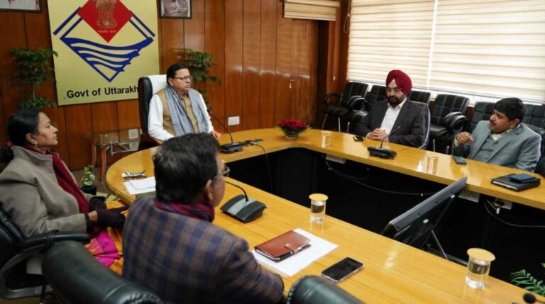 सीएम धामी ने की जोशीमठ में चल रहे राहत कार्यों