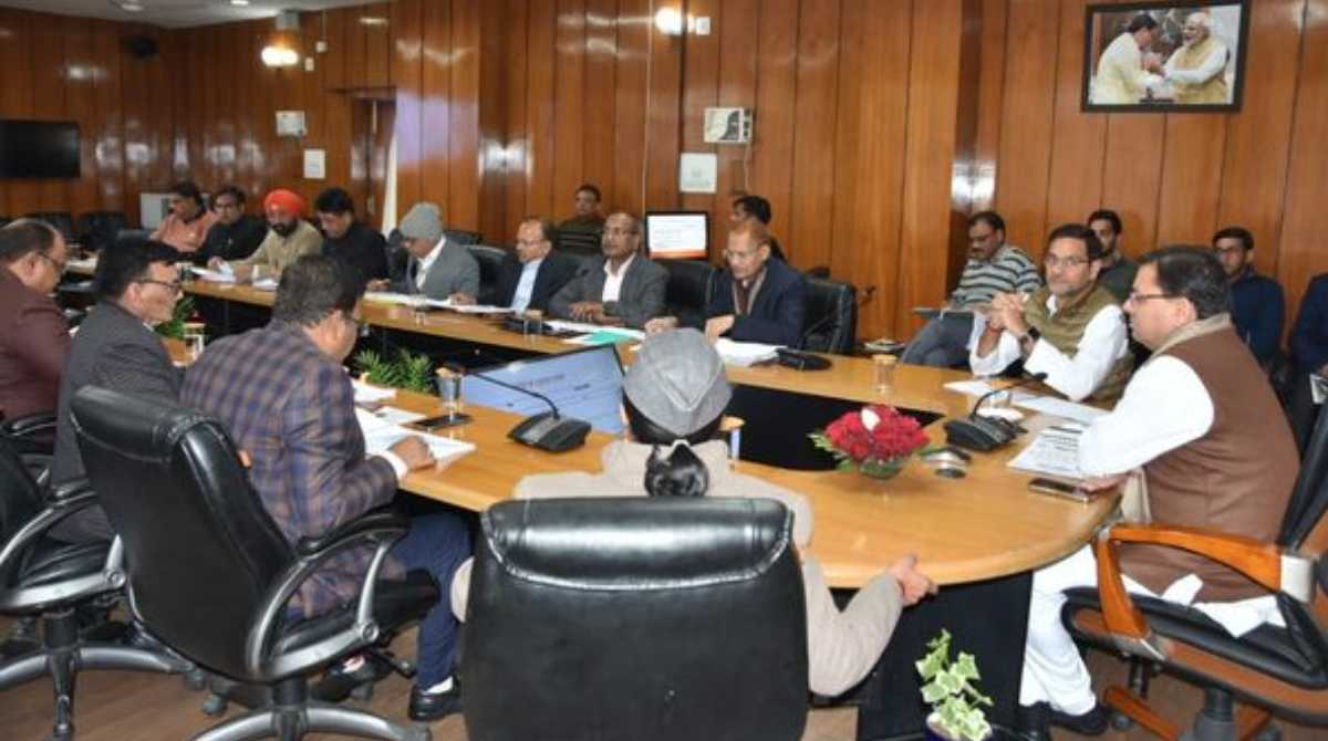 सीएम धामी ने की गन्ना विभाग की समीक्षा बैठक, चीनी