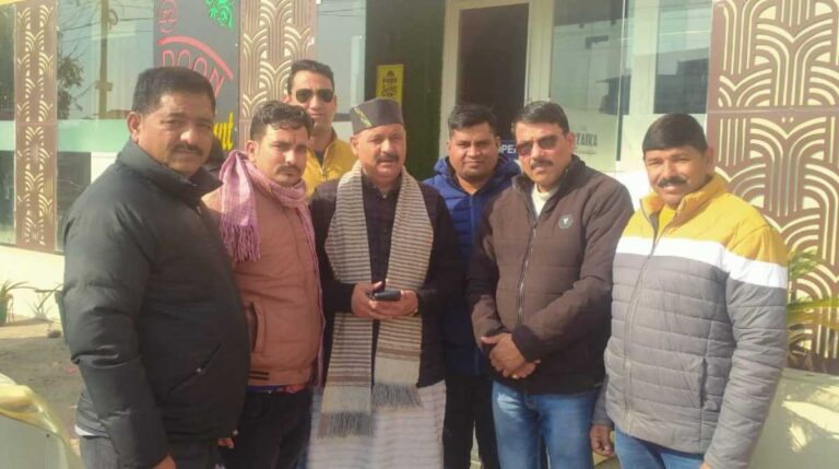 देहरादूनः अघोषित विद्युत कटौती से परेशान भाजपाईयों में आक्रोश, की