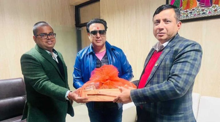 प्रसिद्ध फिल्म अभिनेता गोविंदा ने महानिदेशक सूचना बंशीधर तिवारी से