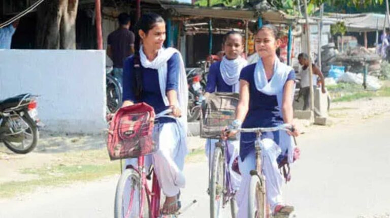 बालिका प्रोत्साहन योजना के तहत छात्राओं को मिलेगी साइकिल- एफडी,