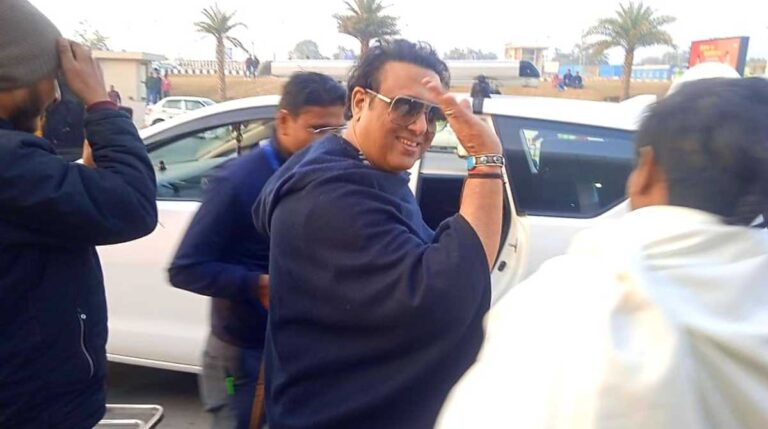 जौलीग्रांट एयरपोर्ट पर फ़िल्म स्टार गोविंदा को देख उमड़ें प्रशंसक&hellip;