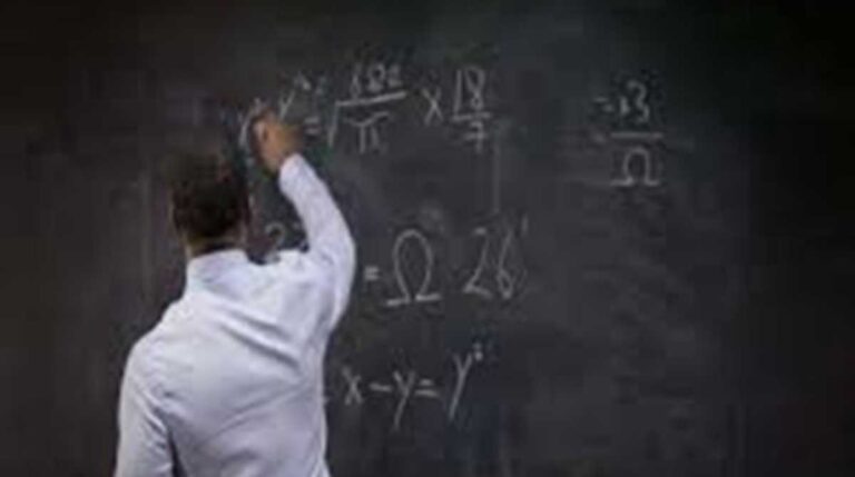 स्कूल में हाजिरी लगाकर गायब हुए शिक्षक, वेतन काटने के