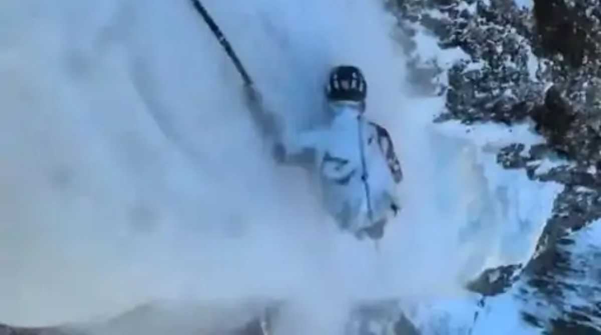 सेना के जवानों का वाहन दुर्घटनाग्रस्त, गहरी खाई में गिरने