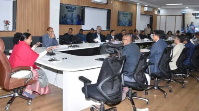 अपर मुख्य सचिव राधा रतूड़ी ने अधिकारियों को दिए ये