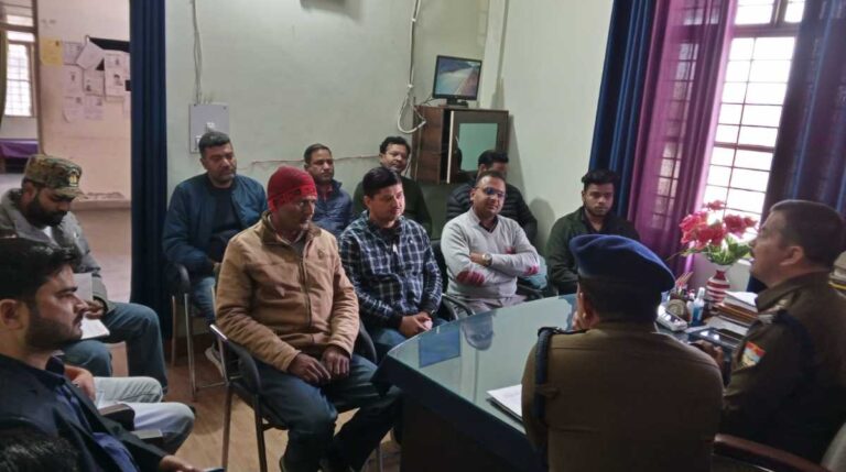 फैक्ट्रियो व व्यापरिक/निजि संस्थानो में कार्य करने वालों के लिए