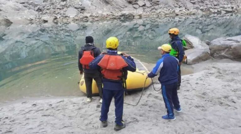 देवप्रयाग में दो सगे भाई अलकनंदा नदी में डूबे, रेस्क्यू
