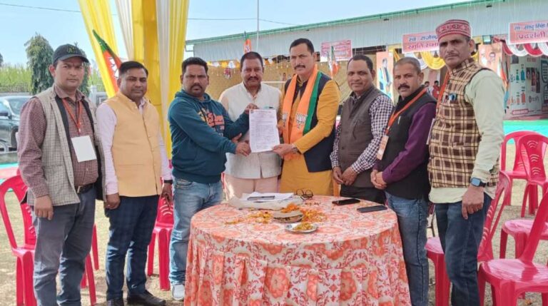 संविदा एवं बेरोजगार स्टाफ नर्सेज महासंघ ने इस मुद्दे को