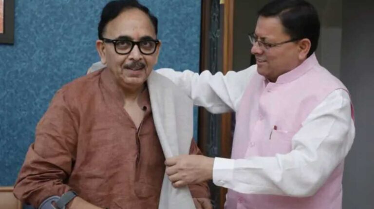 दिल्ली दौरे पर पहुंचे सीएम धामी, इलेक्ट्रिक व्हीकल चार्जिंग स्टेशन