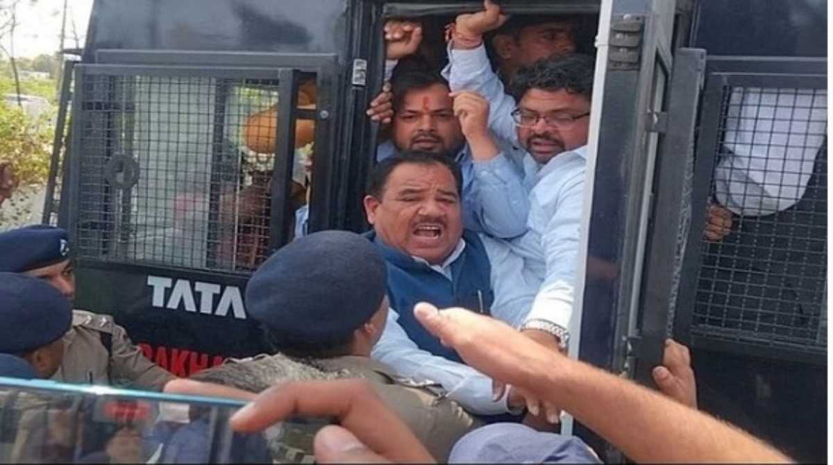 राहुल गांधी प्रकरण से कांग्रेस कार्यकर्ताओं में आक्रोश, कई कांग्रेसी गिरफ्तार…