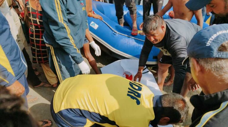 शारदा घाट के पास नदी में डूबे दो बच्चों की