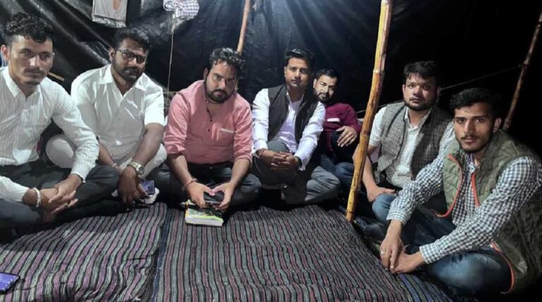 देहरादून में बेरोजगार युवाओं ने शुरू किया सत्याग्रह आंदोलन, ये