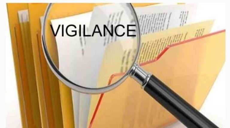 Ayurveda University: इस मामले में&nbsp; कुलपति समेत तीन अधिकारियों को