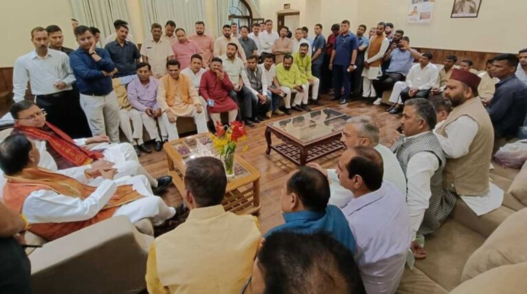 सीएम ने अधिकारियों संग की समीक्षा बैठक, ग्राम सभाओं में