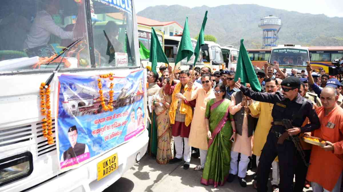 Chardham Yatra: सीएम धामी ने श्रद्धालुओं का किया स्वागत, चारों धामों पर हेलीकॉप्टर से होगी पुष्पवर्षा…