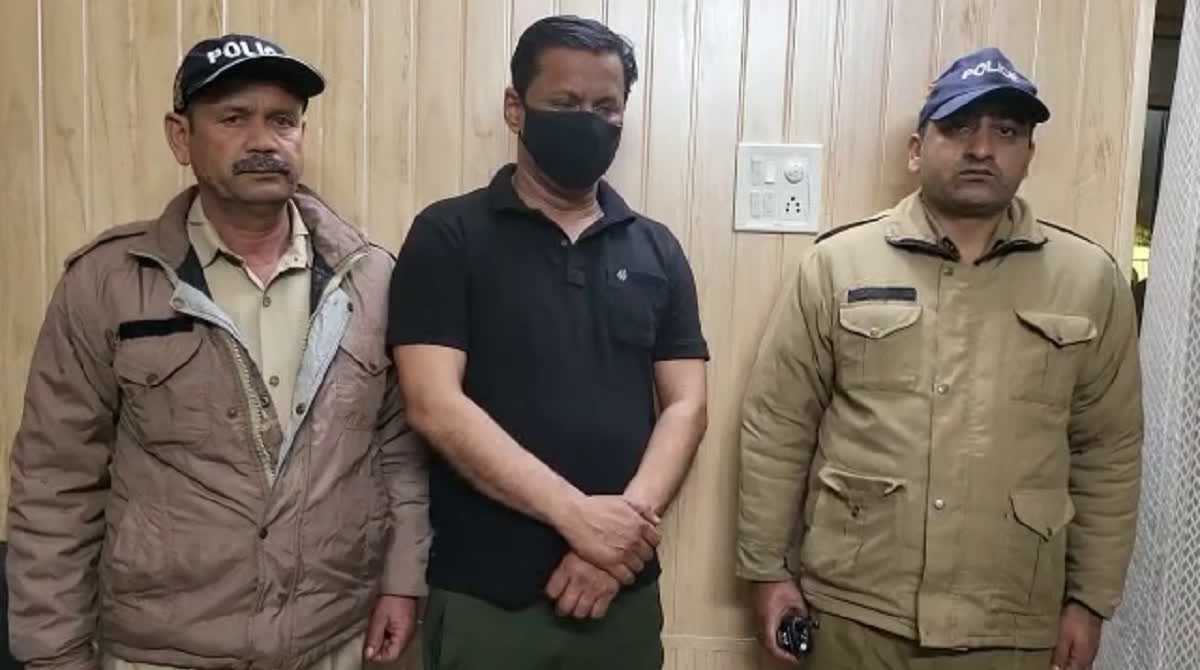 पूर्व बीजेपी नेता संजय धारीवाल गिरफ्तार, चार लाख की नगदी