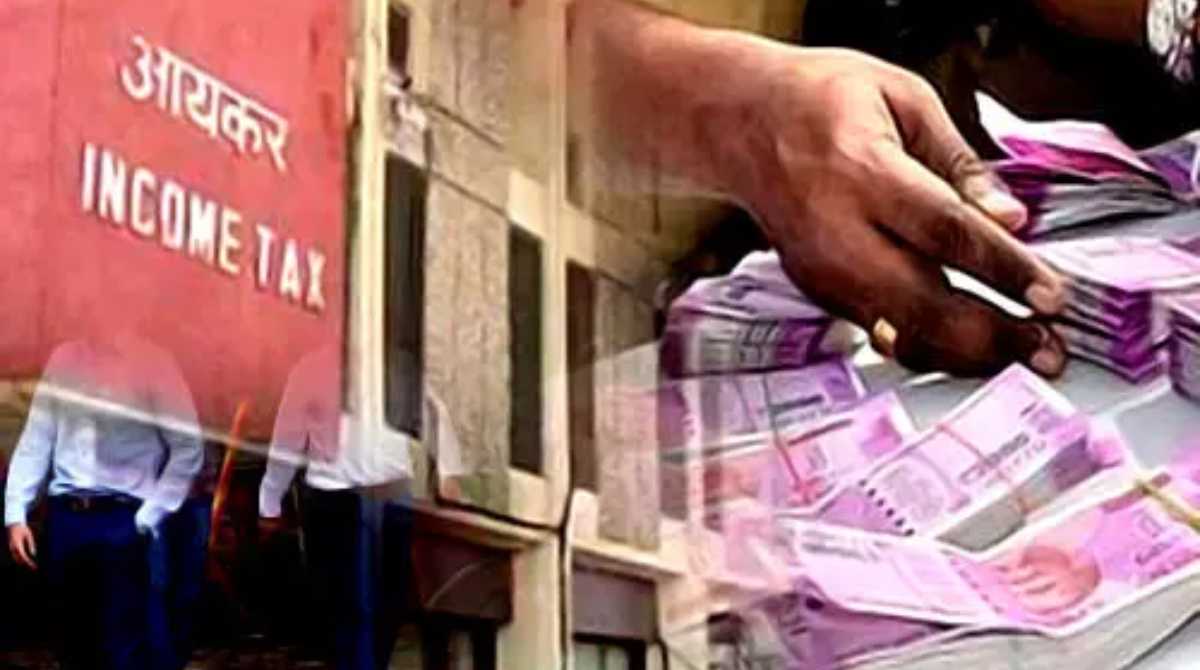 देहरादूनः यहां एक घर में इनकम टैक्स की टीम ने